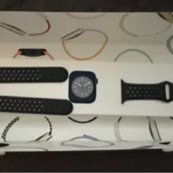 APPLE IWATCH SERIES 8     45 MM - Picture 2 of 5